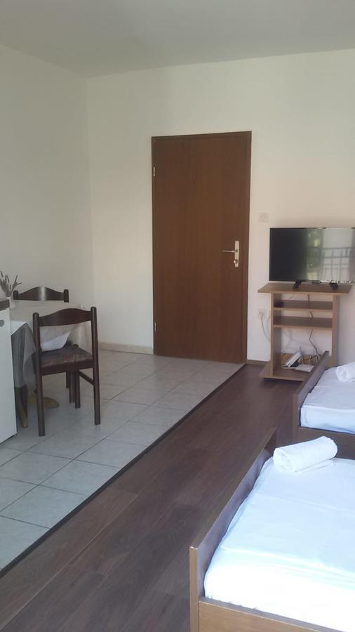 Apartments Dalmacija โปดสตรานา ภายนอก รูปภาพ