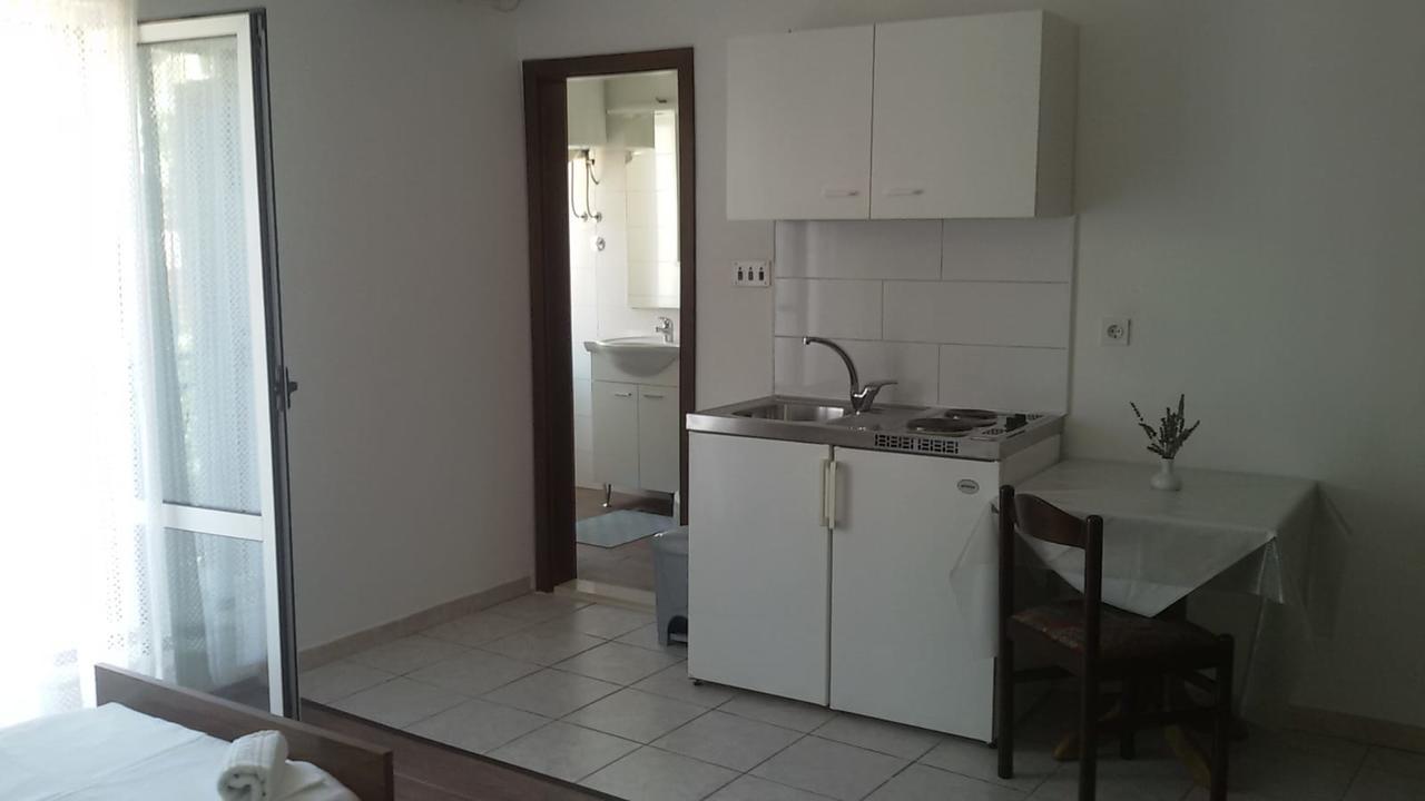 Apartments Dalmacija โปดสตรานา ภายนอก รูปภาพ