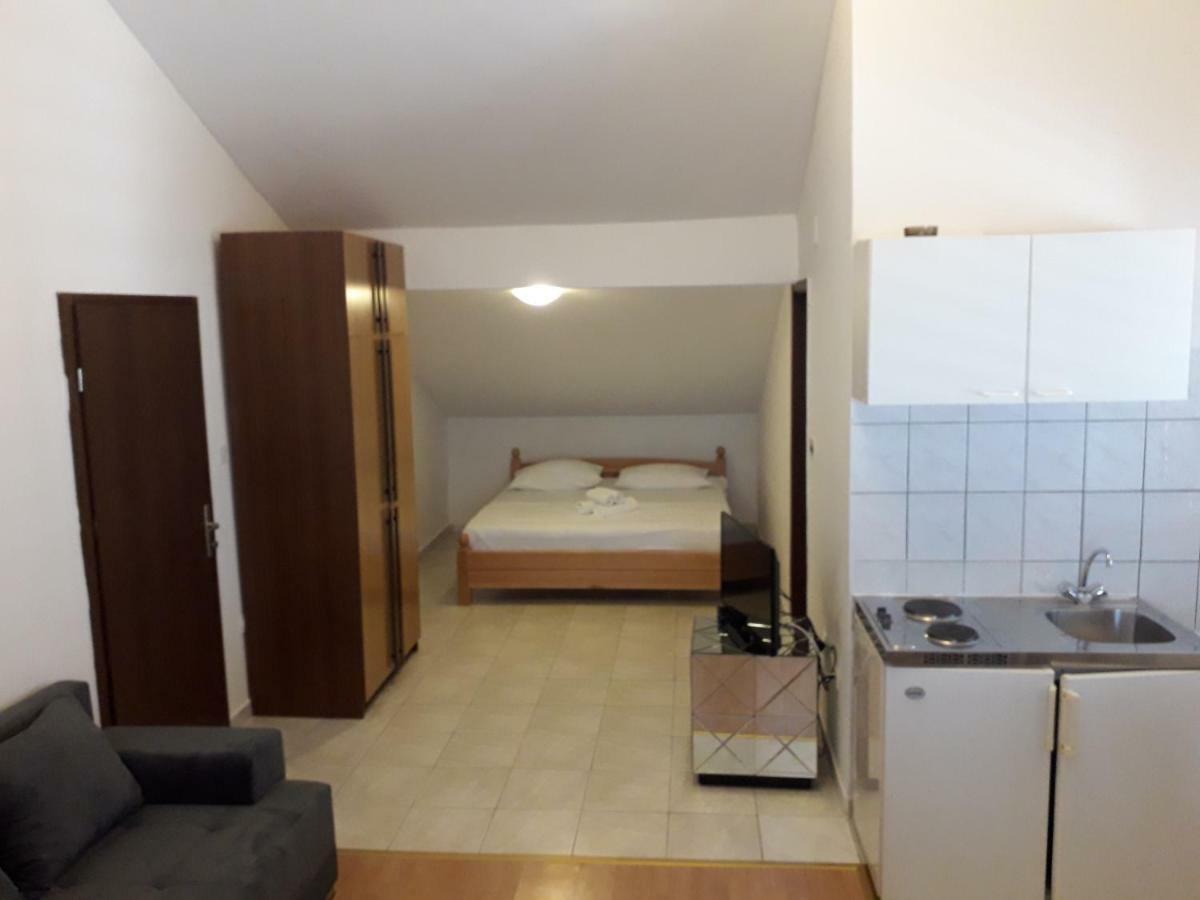 Apartments Dalmacija โปดสตรานา ภายนอก รูปภาพ