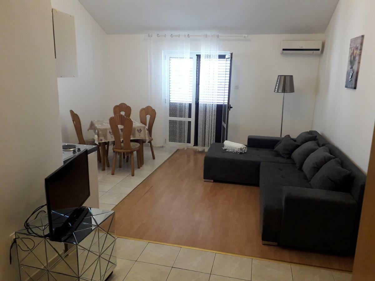 Apartments Dalmacija โปดสตรานา ภายนอก รูปภาพ